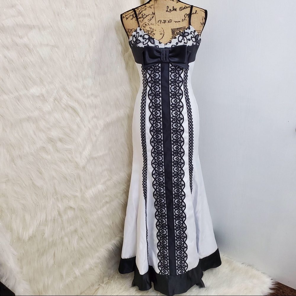 Jessica McClintock for Gunne Sax formal gown